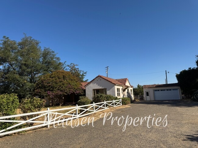 Building Photo - 3164 Burdick Rd