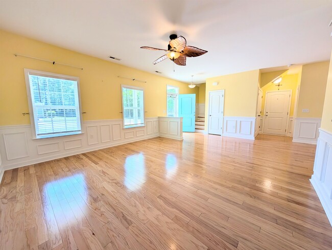 Building Photo - 244 Belclare Way