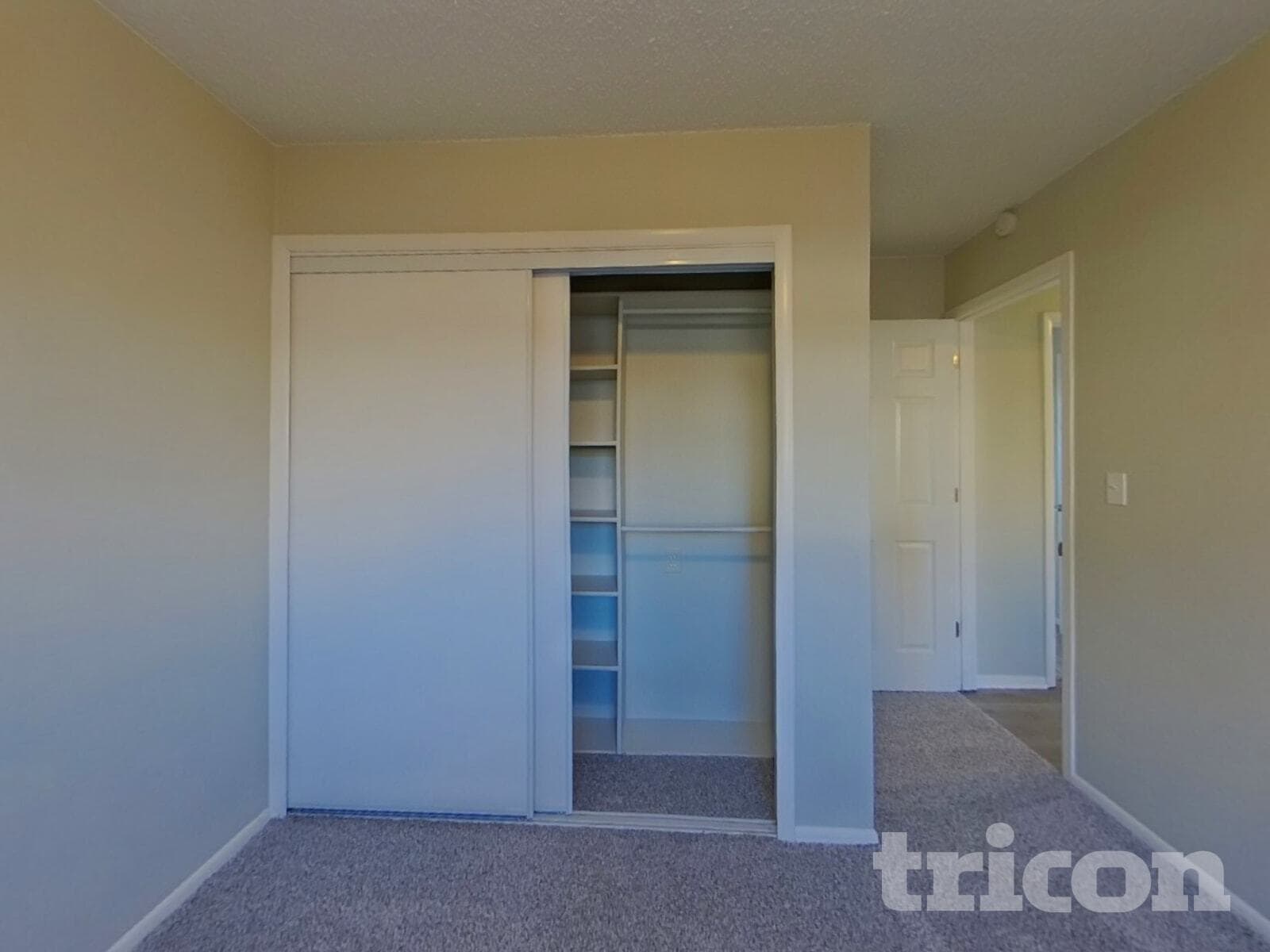 Building Photo - 4985 Montebello Dr