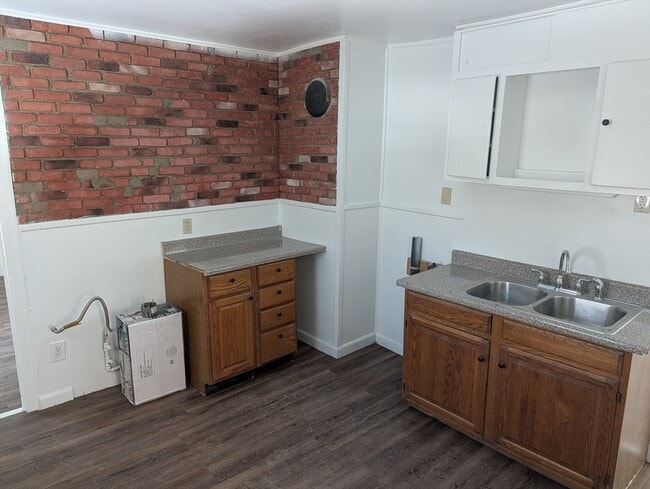 Building Photo - 9 Turnpike Rd