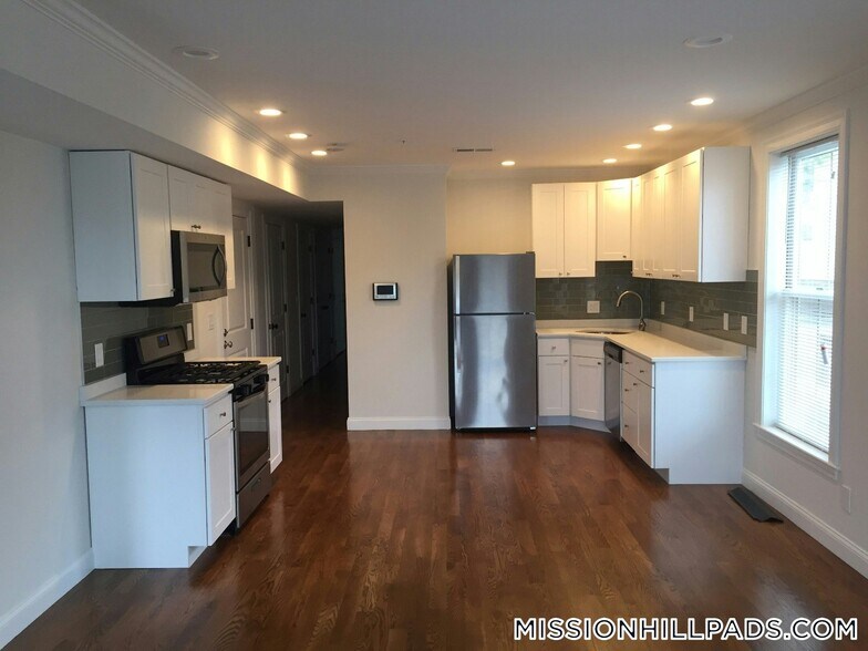 Building Photo - 2747 Washington St