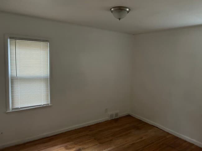 Building Photo - 19356 Westmoreland- 3 BED & 1.5 BATH FOR RENT