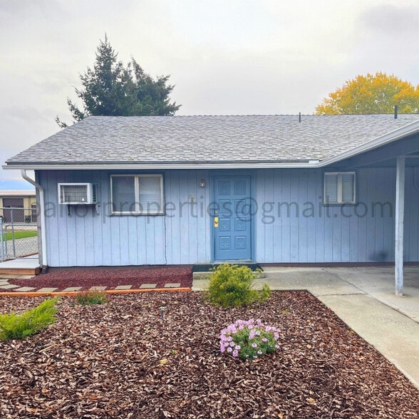 Building Photo - 703 Easy St