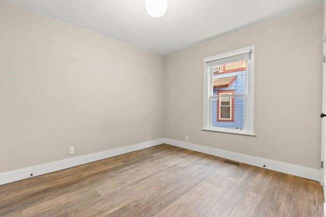 Building Photo - 5530 N Haight Ave