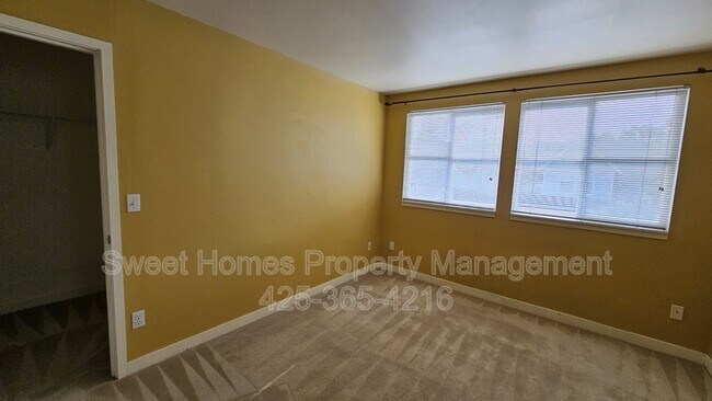 Building Photo - 6513 31st Ave S
