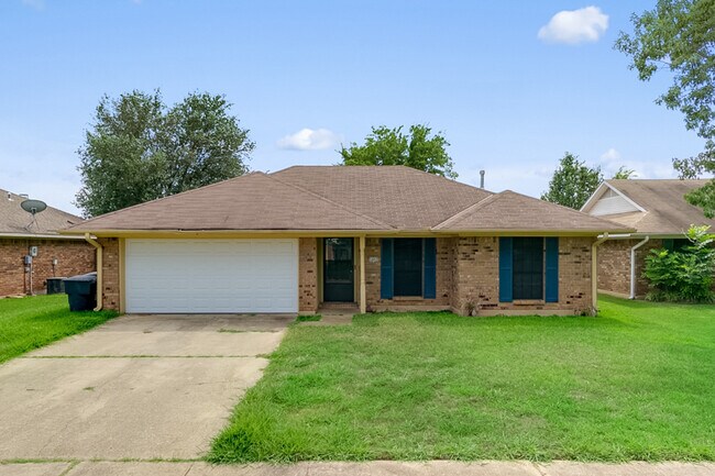 Building Photo - 5602 Pampus Ln