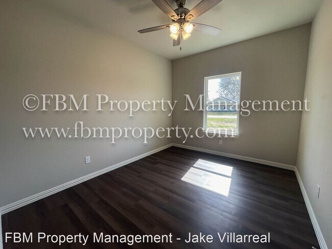 Building Photo - 3 br, 2 bath House - 390 S Pecan