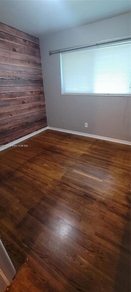 Building Photo - 15110 NE 9th Ct