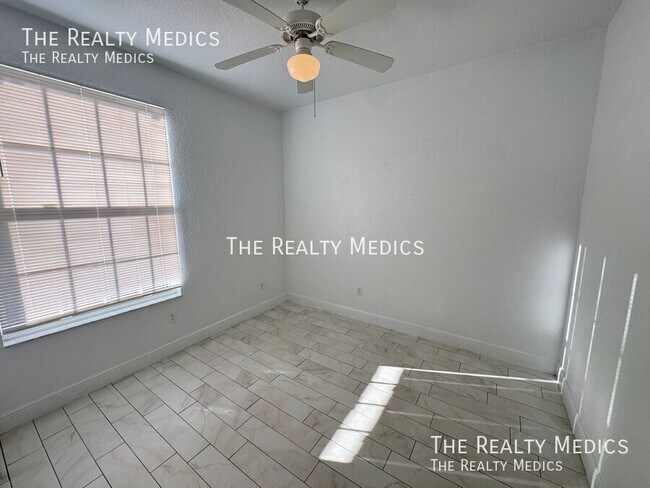 Building Photo - 13512 Turtle Marsh Loop