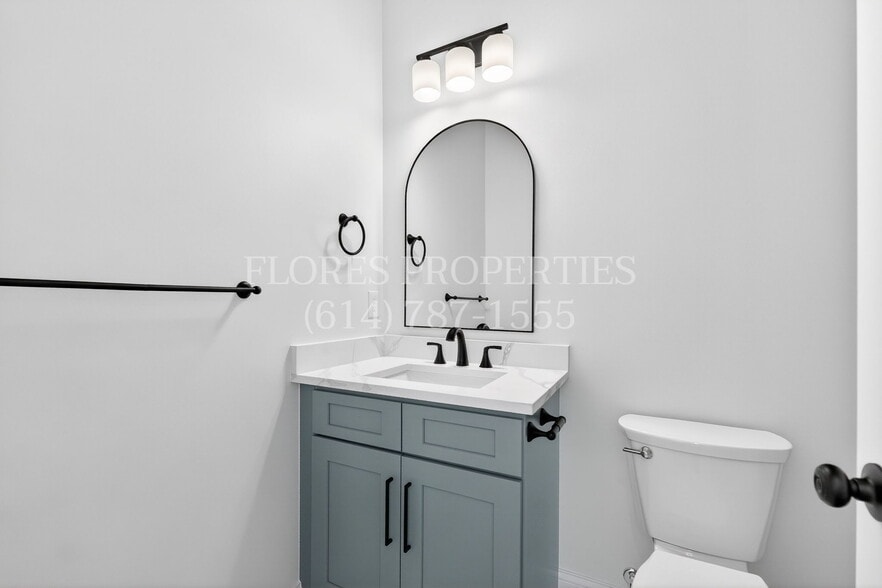 Building Photo - 698 S 22nd St