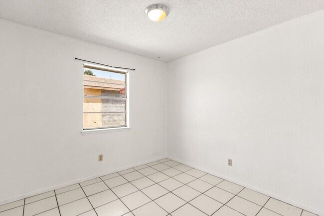 Building Photo - 11701 Henry Phipps Dr