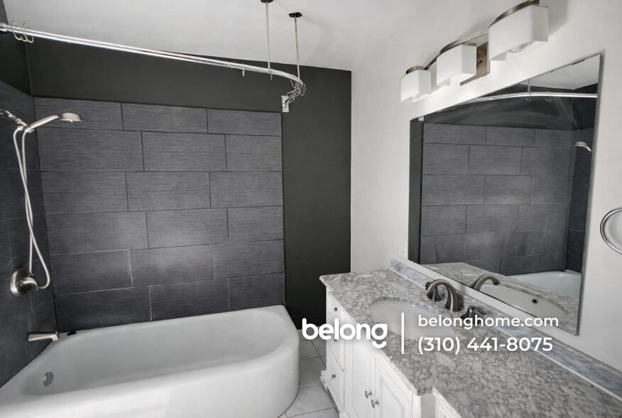 Building Photo - 1610 W 36th Pl