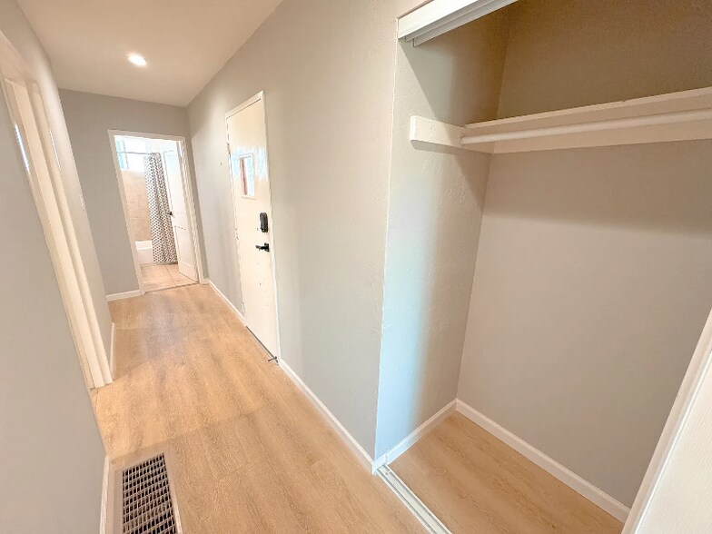 Building Photo - 12 Linden Ave