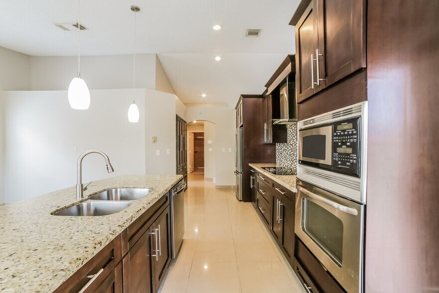 Building Photo - 13010 SW 19th Dr