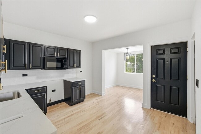 Building Photo - 5415 S Hoyne Ave