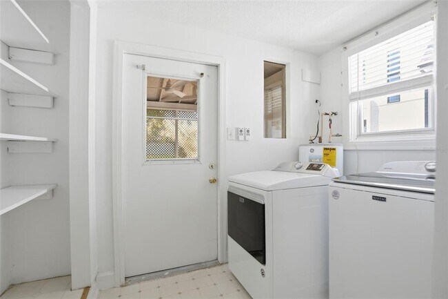 Building Photo - 1106 W Peninsular St