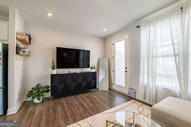 Building Photo - 313 Skylar Way SE