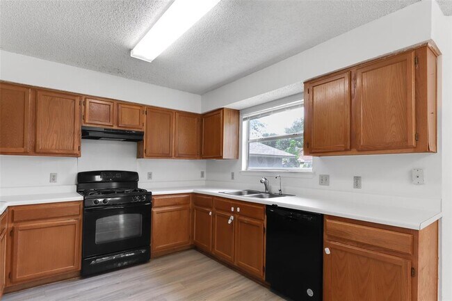 Building Photo - 8313 Columbia Falls Dr