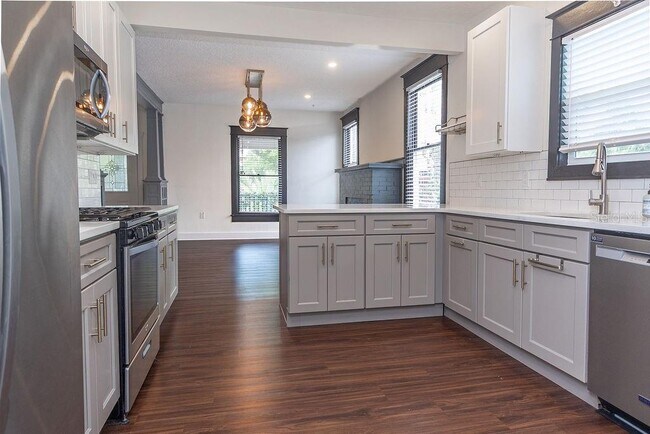 Building Photo - 210 Luella Ct