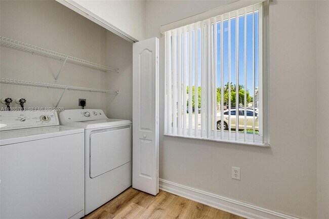 Building Photo - 15750 SW 92nd Ave