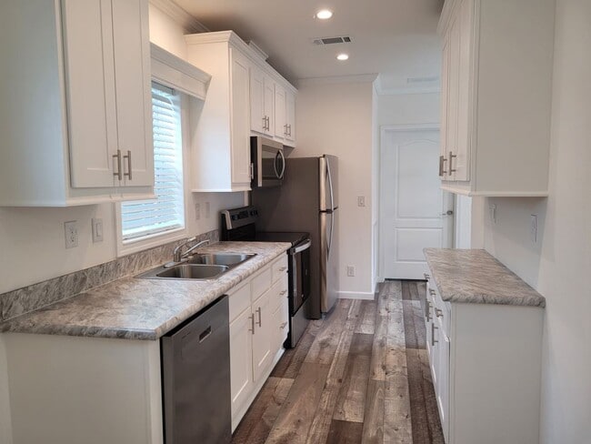 Building Photo - 5600 Jennie St