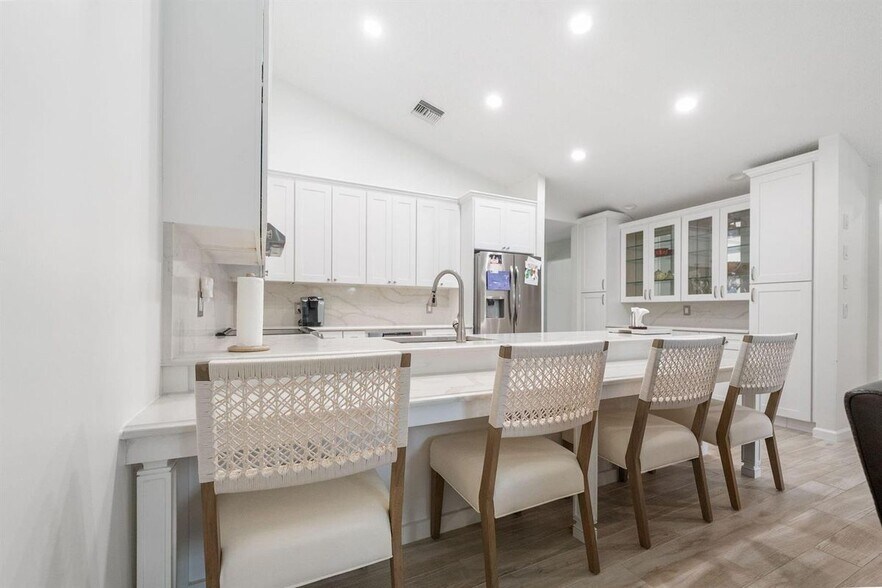 Building Photo - 17982 Tidewater Cir
