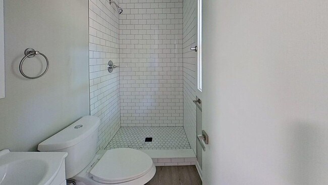 Building Photo - 3 bed / 1.5 bath ~ West Ashley Area, Move-...