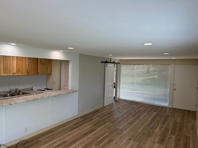 Building Photo - 1-Bedroom, 1-Bathroom Apartment -- SUBLET ...