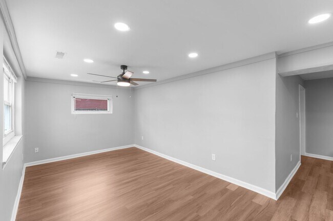 Building Photo - Newly Renovated 3-Bed Gem with Massive Yard – Modern Columbus Living!