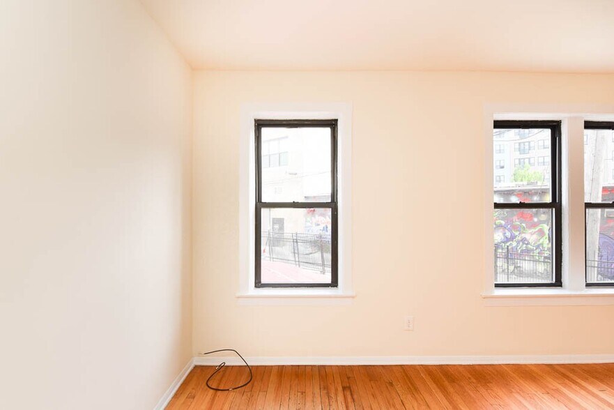 Building Photo - 3306 W Schubert Ave