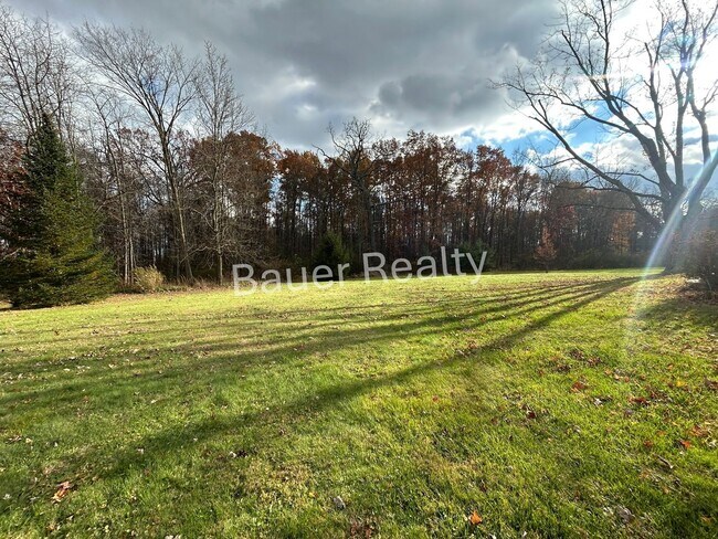 Building Photo - Beautiful County Setting