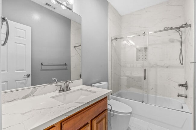 Building Photo - Luxury 4 bed 4 bath home in Lakemont, Bellevue