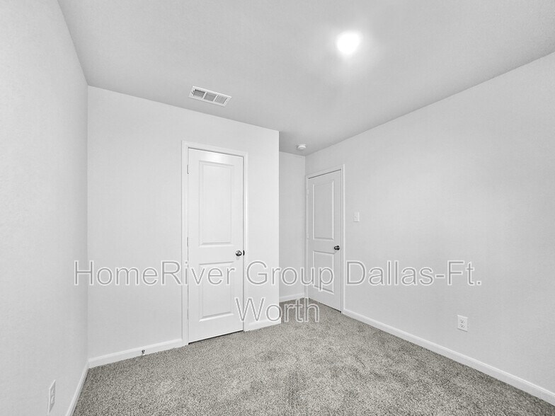 Building Photo - 427 Condie Russell Ave