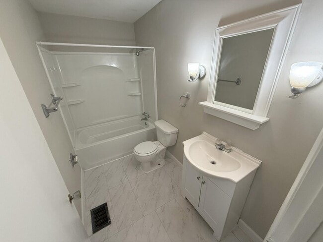 Building Photo - 1711 Southwind Dr