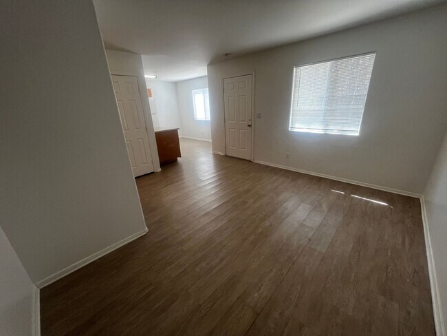 Building Photo - 6320 Mesquite Ave