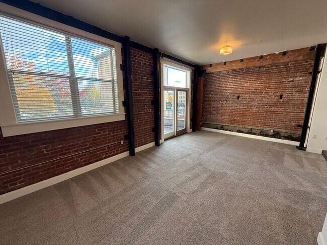 Building Photo - 160 Liberty St NE