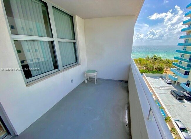 Building Photo - 9225 Collins Ave