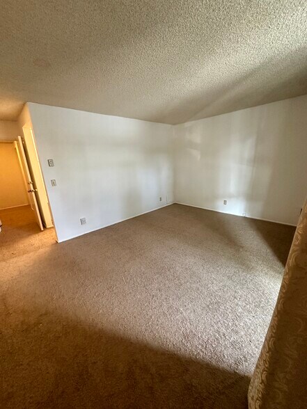 Building Photo - 5650 Sumner Way