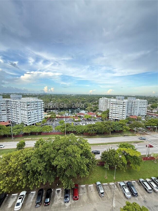 Building Photo - 1351 NE Miami Gardens Dr