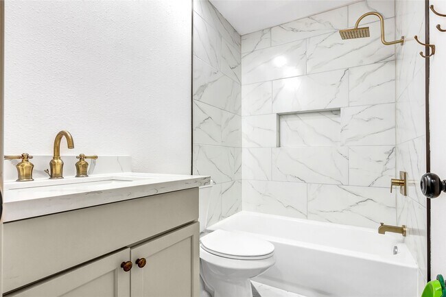 Building Photo - 10115 Kirkbluff Dr