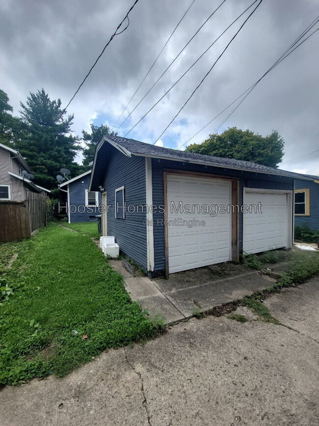 Building Photo - 1024 E Bradbury Ave