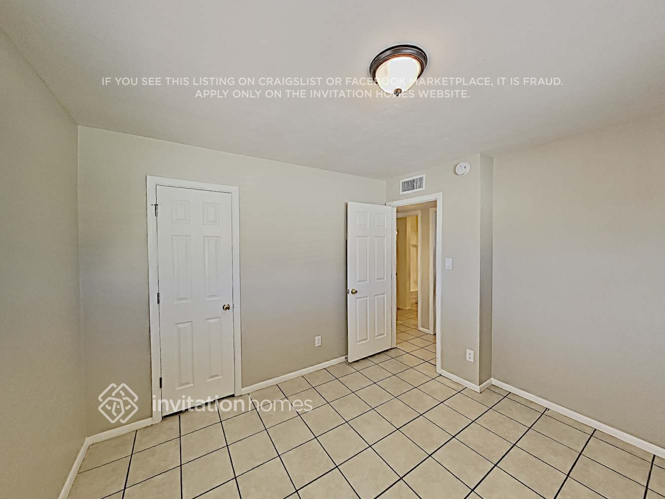 Building Photo - 4422 S Park Dr