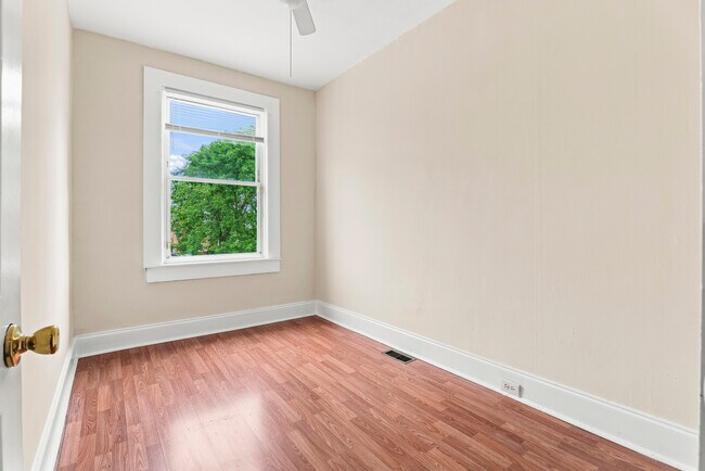 Building Photo - 730 Linnard St