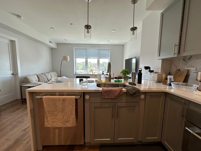 Building Photo - 50 Hichborn St