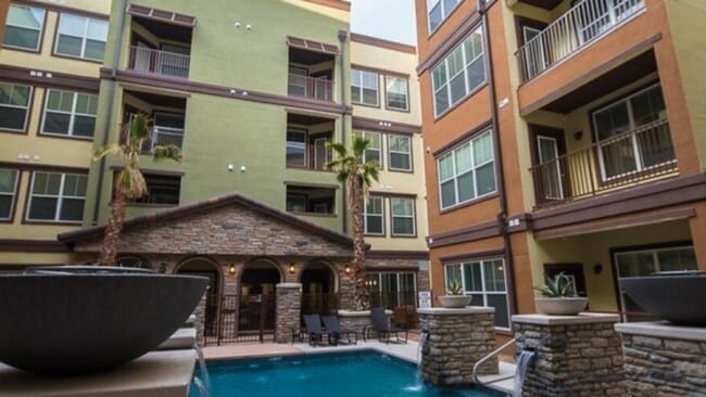 Building Photo - 140 W Castellano Dr