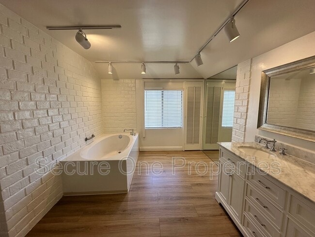 Building Photo - 1415 Redsail Cir