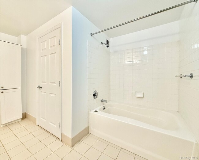 Building Photo - 300 Mamaroneck Ave