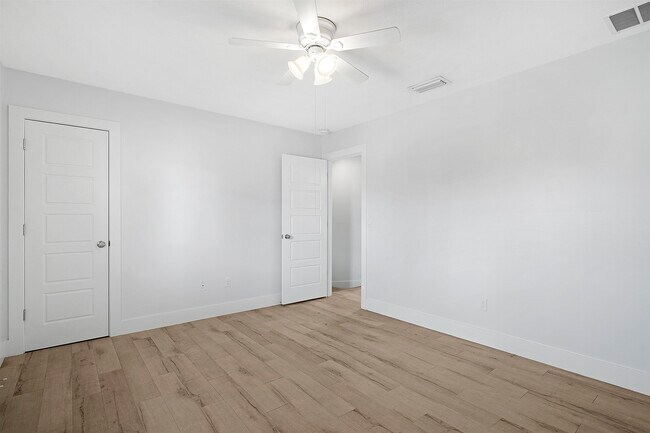 Building Photo - 112 E St