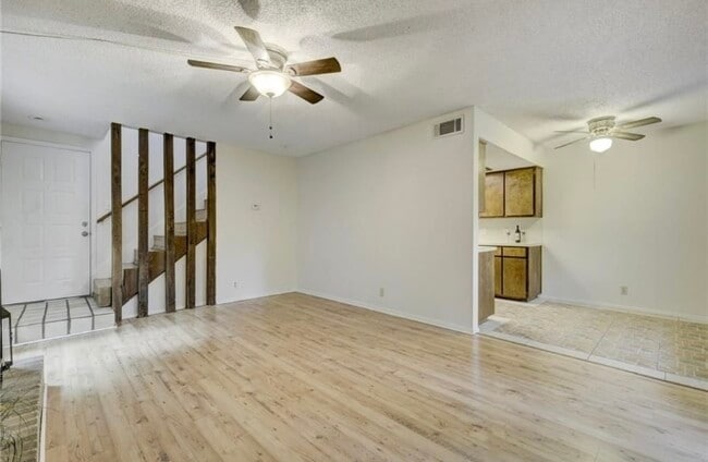 Building Photo - 800 Ramble Ln