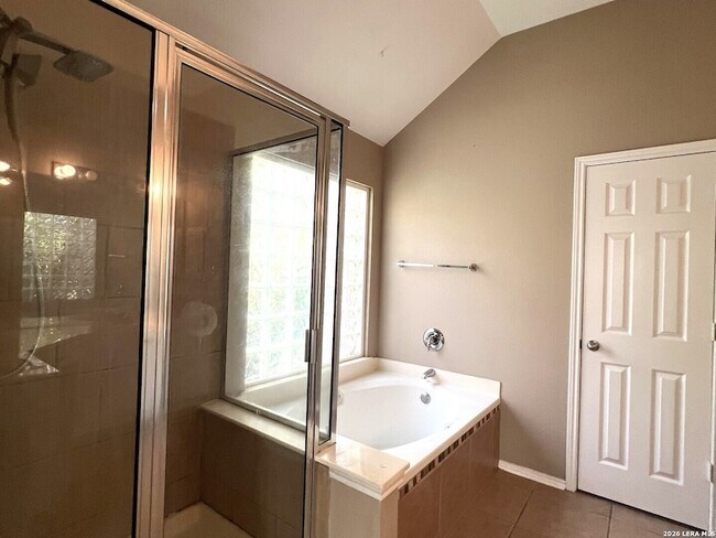 Building Photo - 4724 Green Bluff Dr